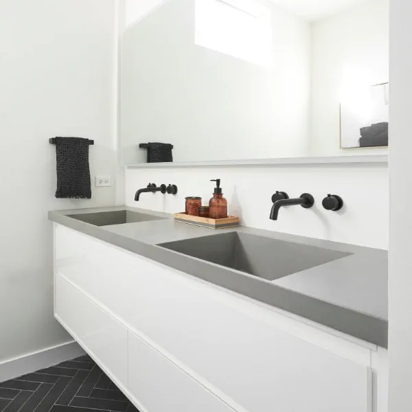 Minimalistic White Bathroom Remodeling in Scottsdale, AZ