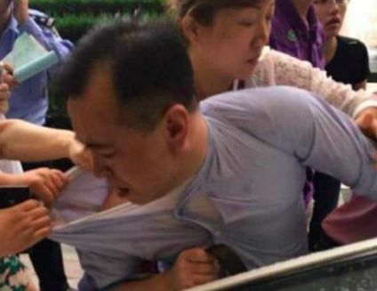 oh my god twitter doesn’t include alt text from images in their API