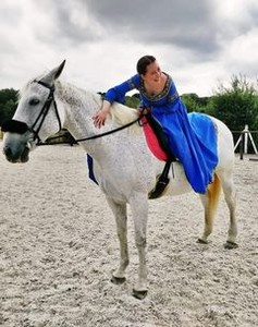 Photo de Caroline Blineau sur un cheval