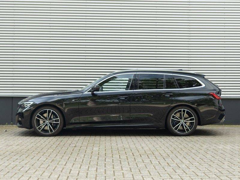 BMW 3 Serie Touring 330i M-Sport - Panorama - Trekhaak - Camera - Harman Kardon afbeelding 7