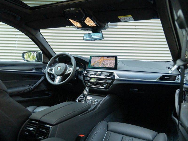 BMW 5 Serie Touring 540i xDrive High Executive - M-Sport - Panoramadak - ACC - Harman Kardon afbeelding 3