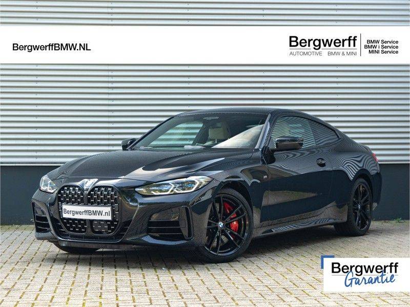 BMW 4 Serie Coupé M440i xDrive - High Executive - M-Remmen - Harman Kardon - Driving Ass Prof afbeelding 1