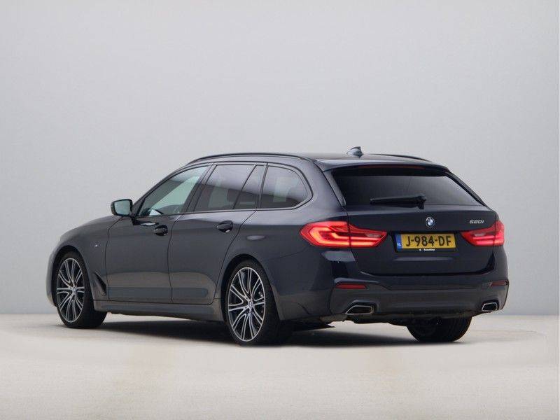 BMW 5 Serie 520i Touring High Exe M-Sport afbeelding 11