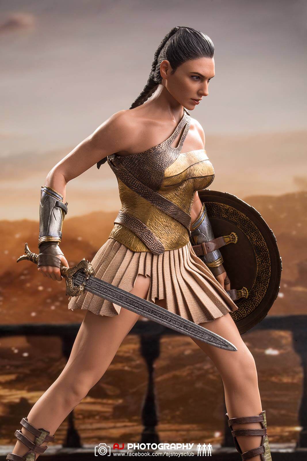 Hot Toys 1/6 Wonder Woman Training Armor Version