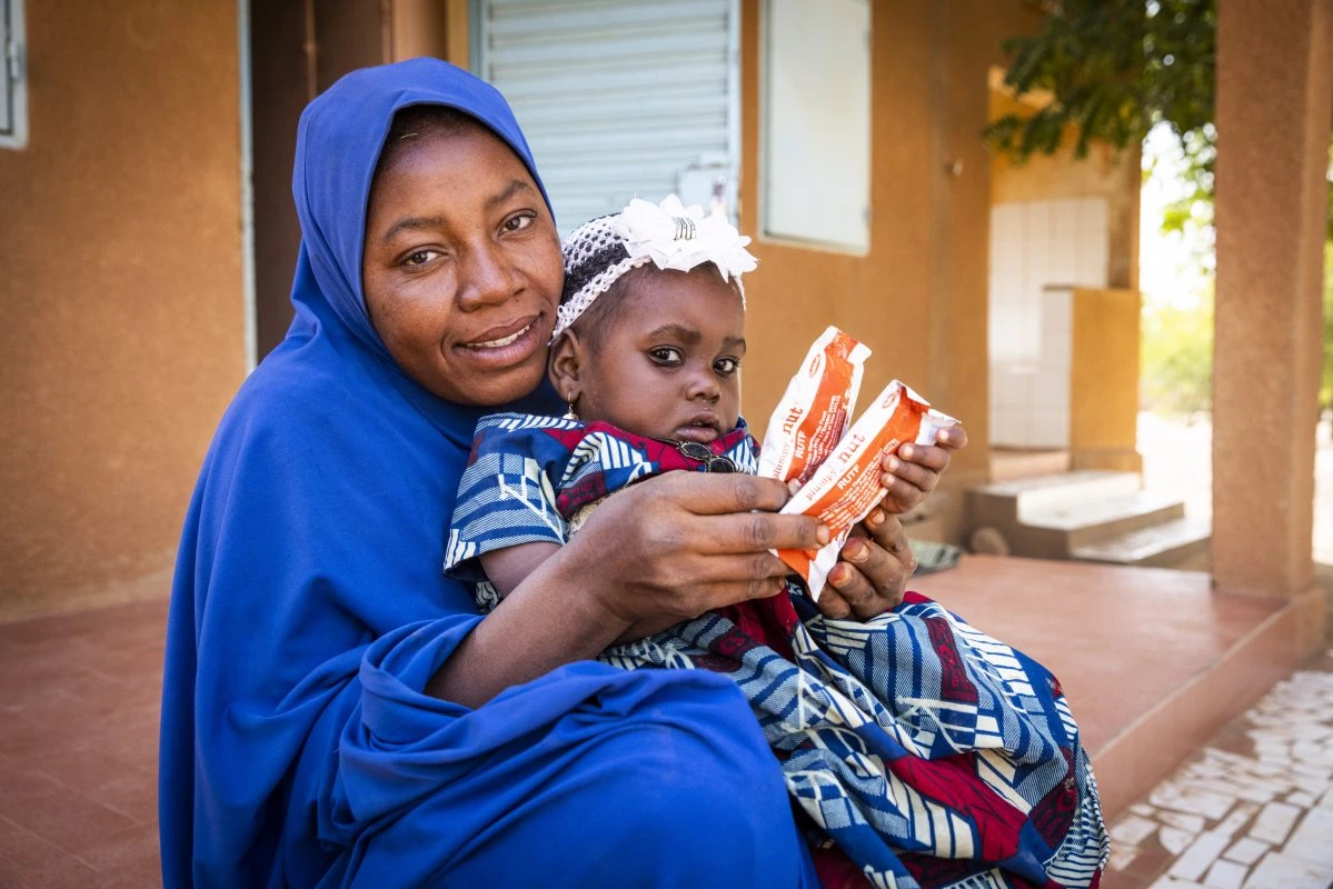 Rakia Issa (24) and her baby (2), who is being treated using the CMAM program, at the Integrated Health Centre (CSI) in Azaou, Niger.