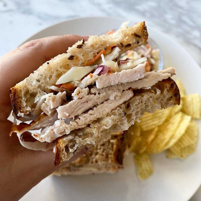 This lunch was extra on so many levels: still have leftover Christmas duck in the fridge 😬, I made the mayo for the coleslaw, I made the sourdough caraway…