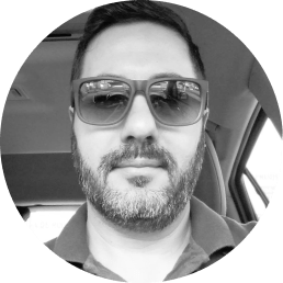 Foto de Andersson Santos, consultor de marca e designer do projeto Suco Maníaco