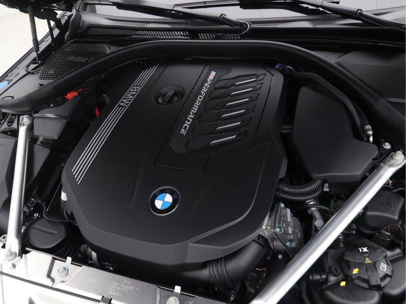 BMW 4 Serie Coupé M440i xDrive High Executive Automaat afbeelding 4