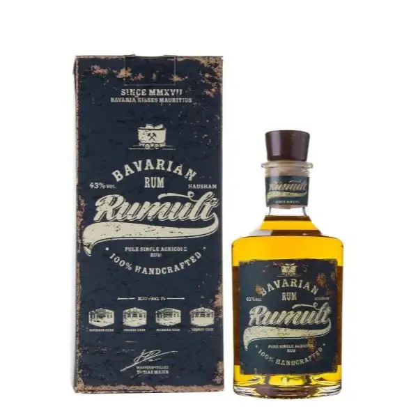 Image of the front of the bottle of the rum Rumult Signature Cask Collection