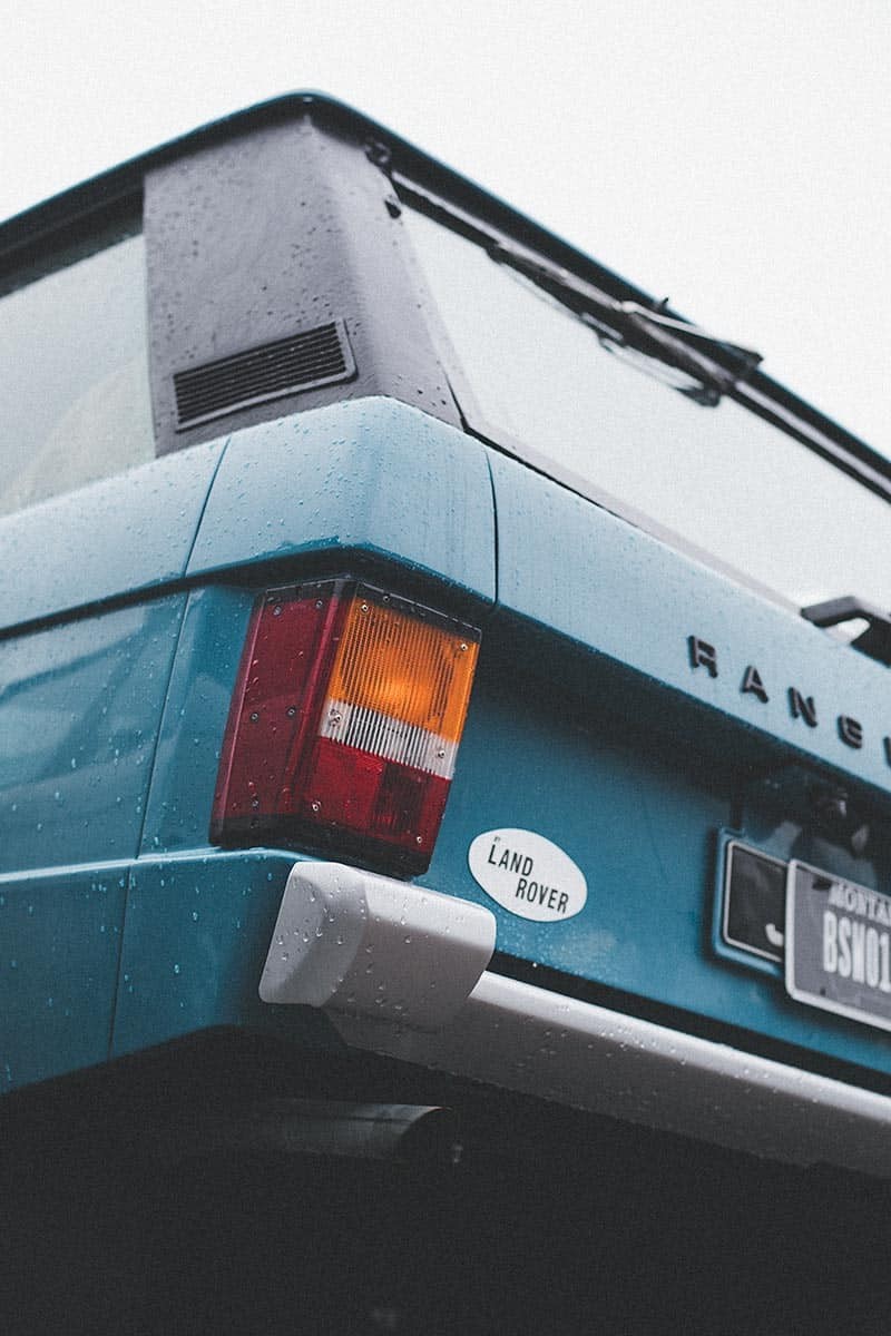 rear of 1995 range rover classic