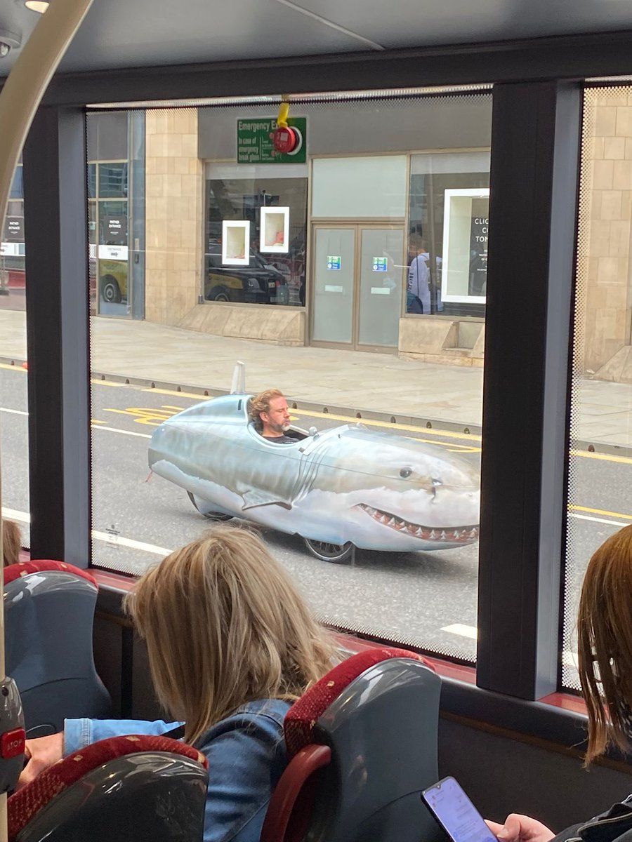 oh my god twitter doesn’t include alt text from images in their API