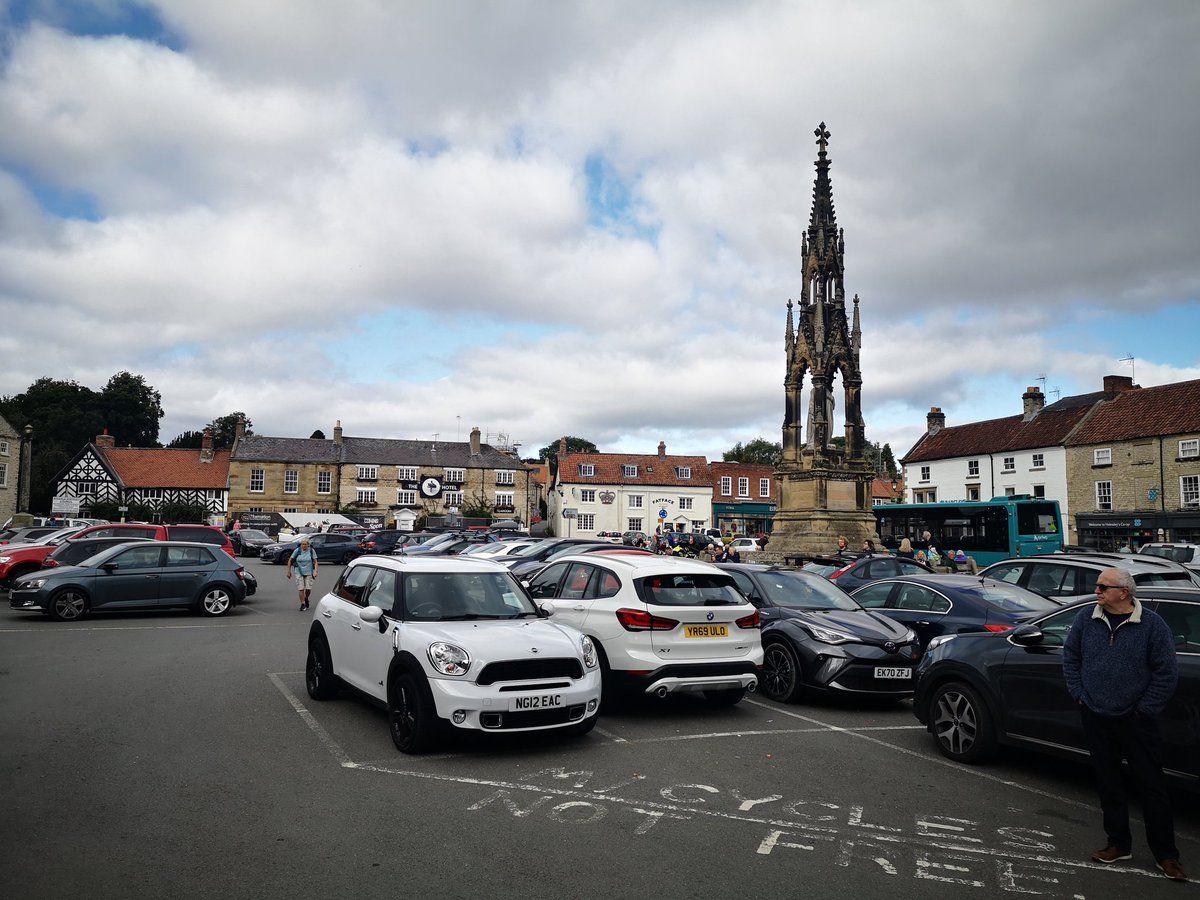 oh my god twitter doesn’t include alt text from images in their API