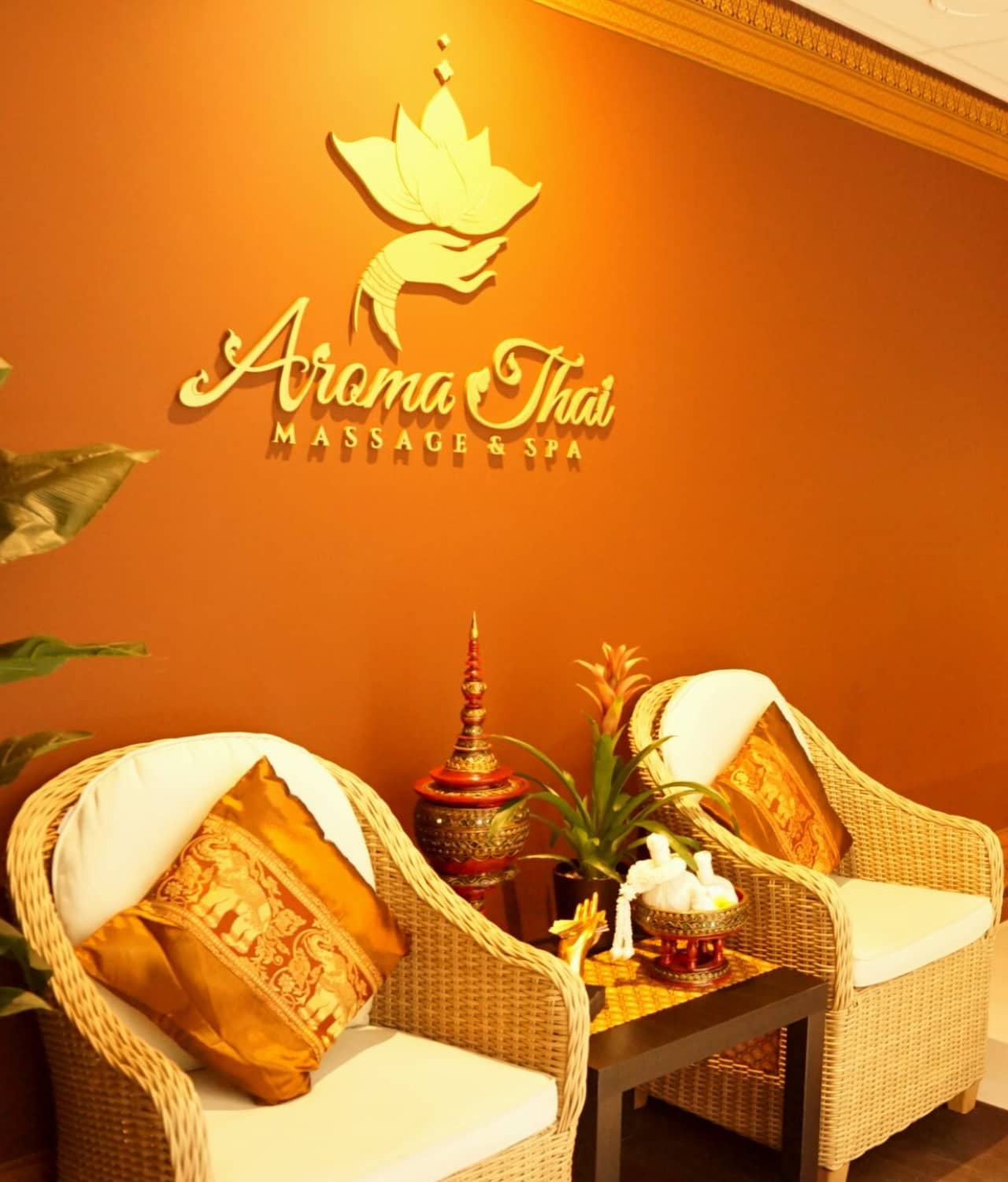 Masaje con Piedras Calientes Aroma Thai Massage & Spa