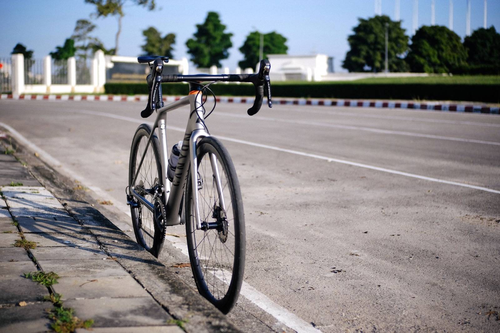 จักรยาน Canyon Endurace CF SL มองจากด้านหน้า