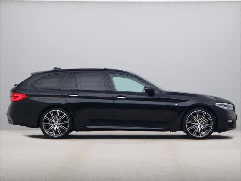 BMW 5 Serie Touring 540i xDrive High Executive afbeelding 8