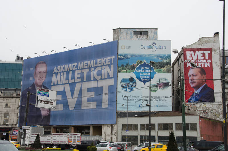Ja-Plakate für das Referendum