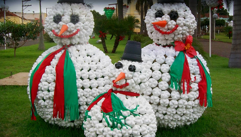 Imagem em destaque para o artigo: Decoração de Natal reciclada e do jeito certo!