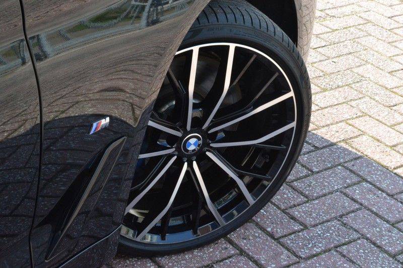 BMW 5 Serie Touring 540i xDrive 333pk M-Sport Pano Laser Comfort LiveCp DA+ HUD 20inch afbeelding 11