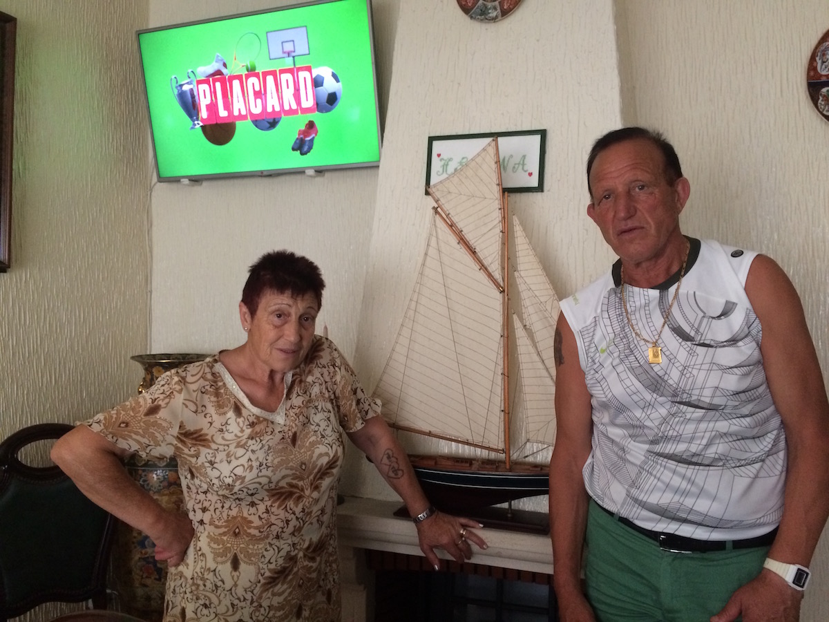 Xico and Lena in their living room in Caxinas.