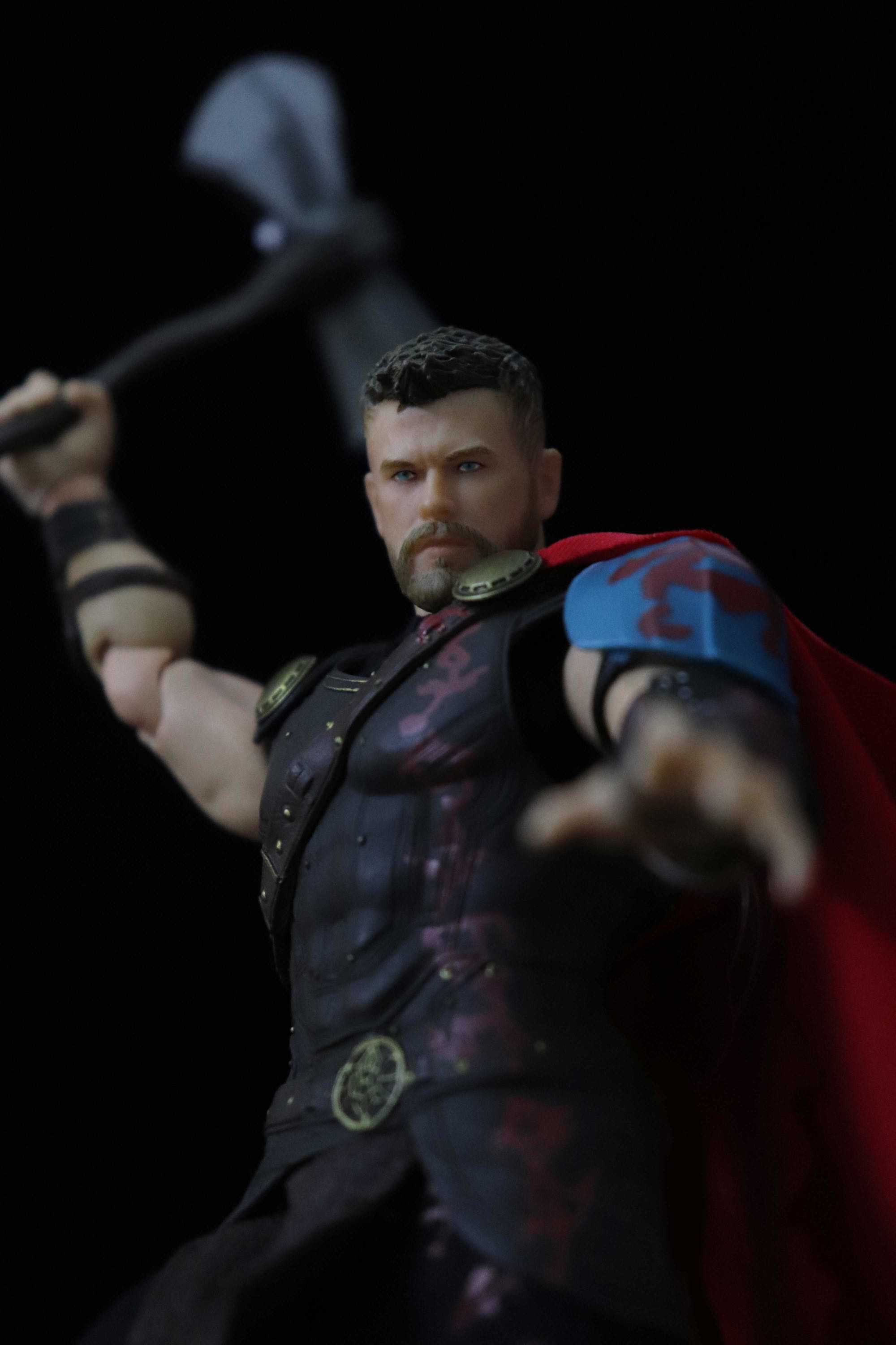 Mezco Thor Collection