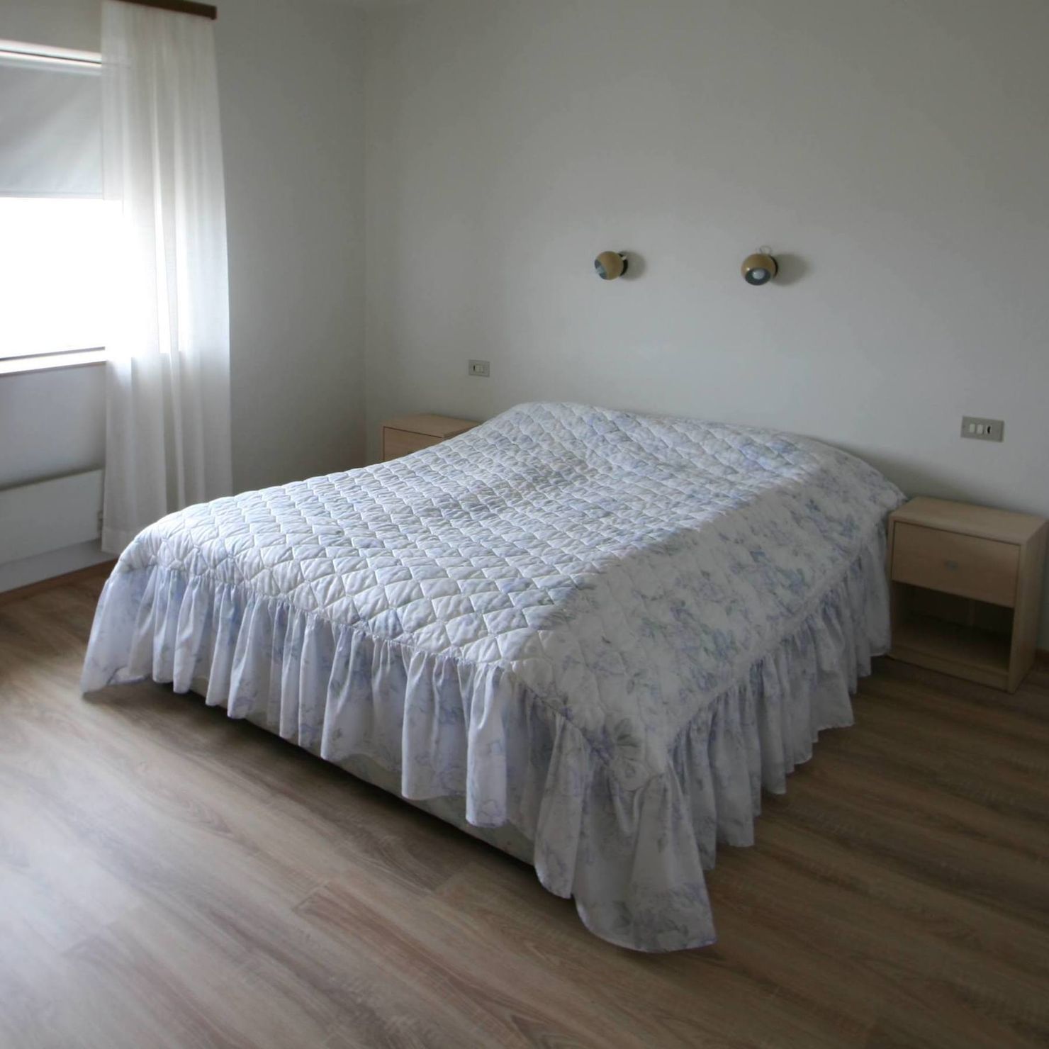 Very spacious bedroom with large double bed, wardrobe and window