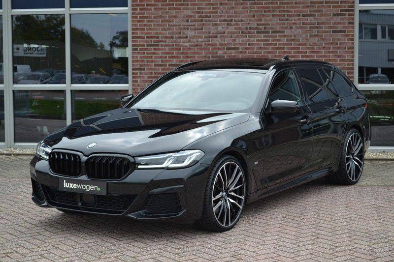 BMW 5 Serie Touring 530d 286pk M-Sport Pano DA+ PA+ Laser 21" Adp-drive HUD afbeelding 16