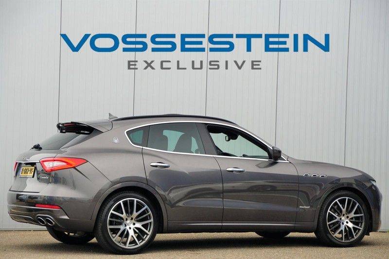 Maserati Levante 3.0 V6 S AWD / 430 pk / Leder / Navigatie / Panodak / 360 camera / Luchtvering / Compleet! afbeelding 2