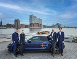 Porsche Zentren in Hamburg x HSV/Future Dock: Circle of Visions