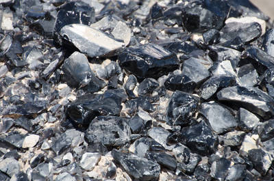 Obsidian am Strassenrand