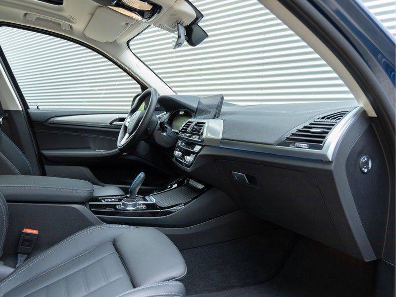 BMW iX3 High Executive - Direct Beschikbaar! afbeelding 17