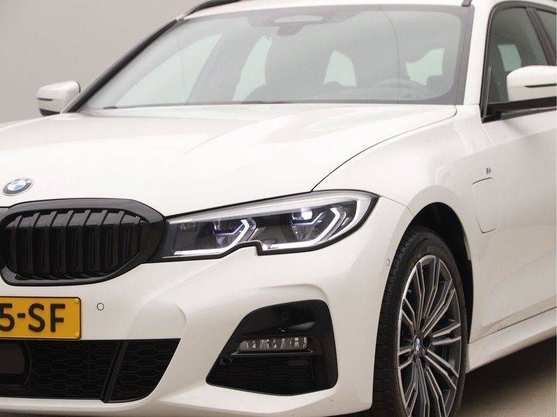 BMW 3 Serie 330Xe Touring Exe M-Sport Hybrid afbeelding 23