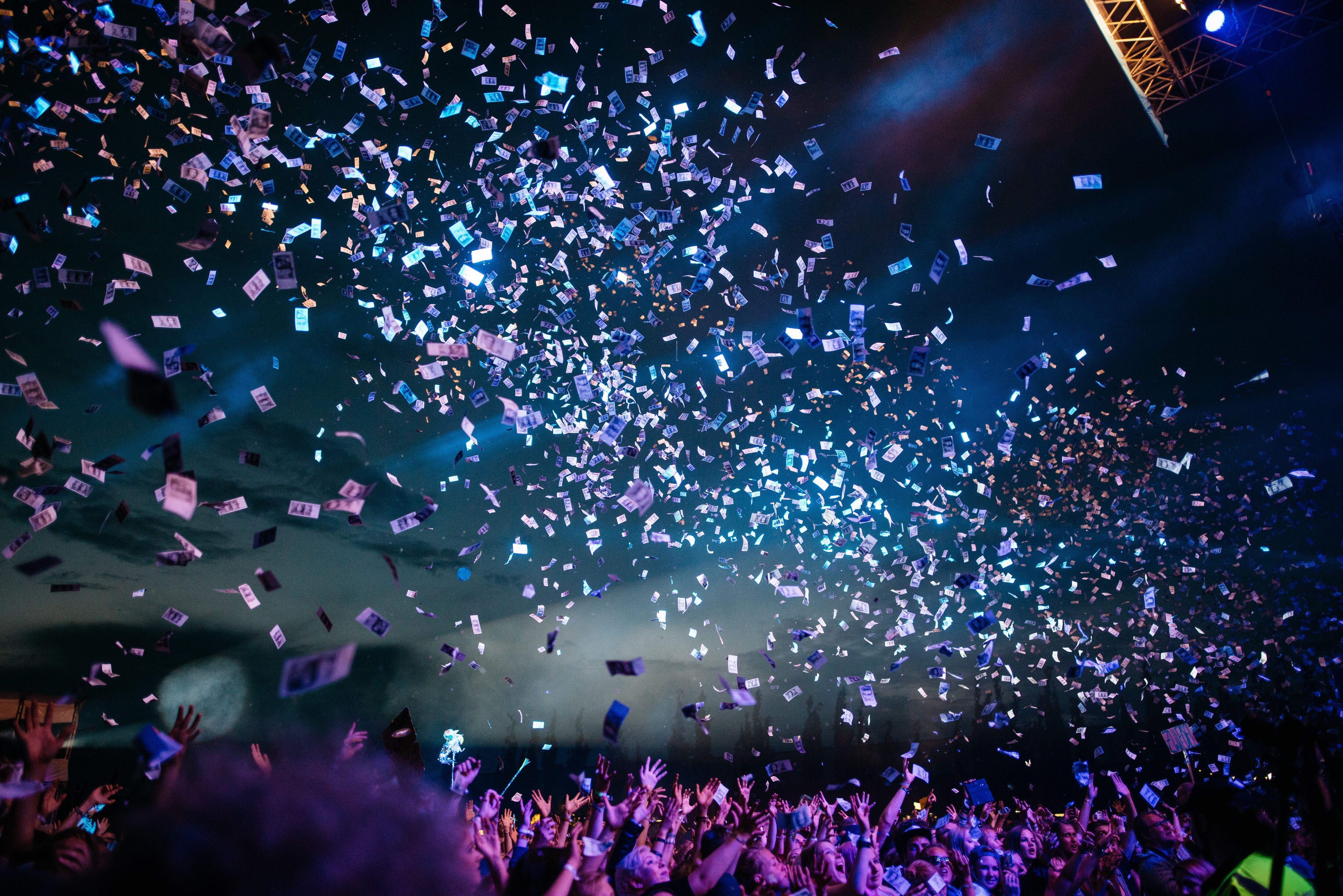 Live performance with confetti