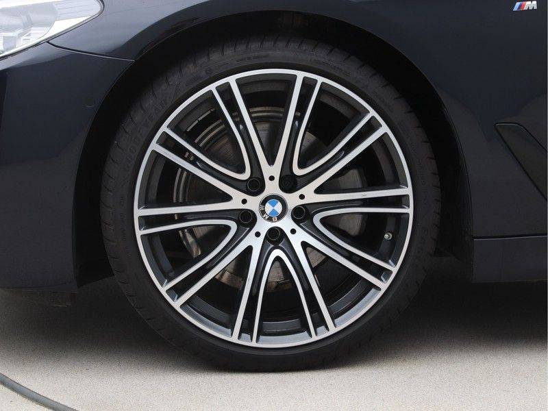 BMW 5 Serie 520i Touring High Exe M-Sport afbeelding 22