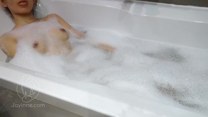 Foamy bathtub session