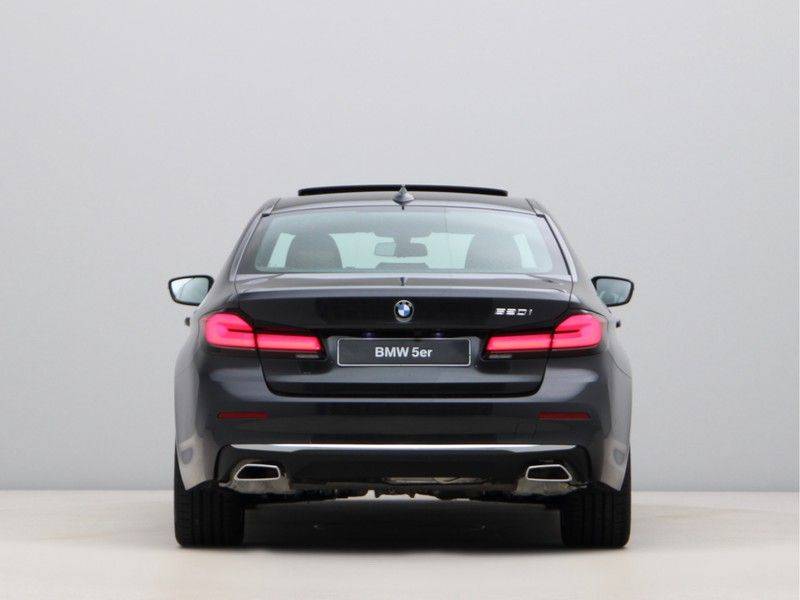 BMW 5 Serie 520i High Exe Luxuryline afbeelding 10