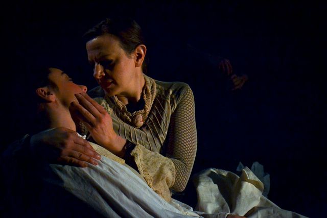 Helen, played by Meghan Frank,
dies in the arms of Jane Eyre
(Lindsey Pierce).

