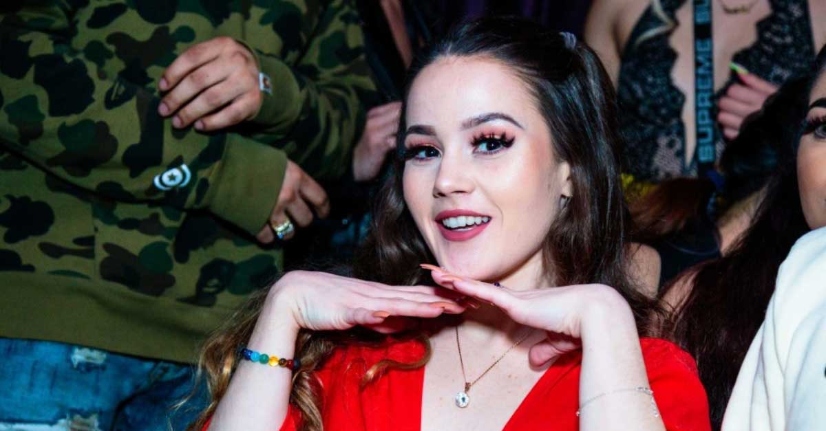 Wanitia Malam Jakarta Menggunakan Pengasihan