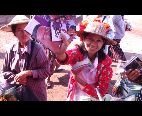 Burma Bus Vendors 7