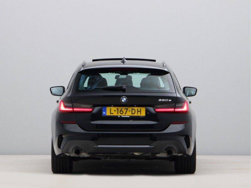 BMW 3 Serie Touring 320e High Executive Model M Sport afbeelding 10