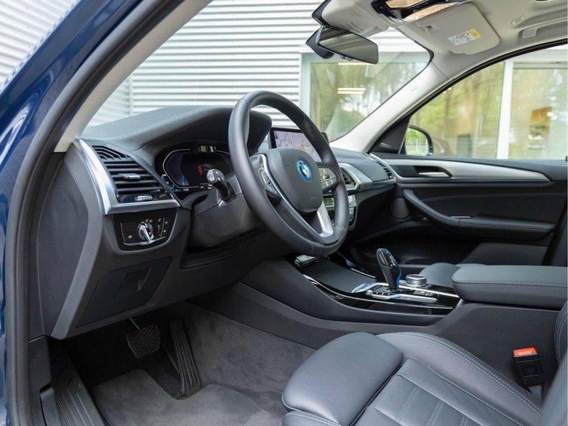 BMW iX3 High Executive - Direct Beschikbaar! afbeelding 24