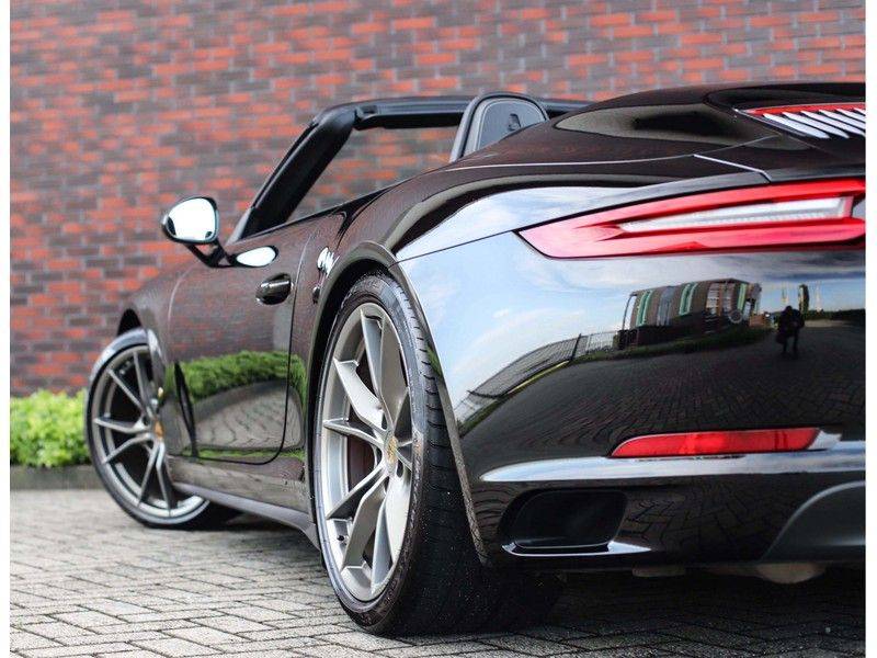 Porsche 911 Cabrio Carrera 4S *ACC*Bose*Chrono*Vierwielbesturing*Camera*Vol!* afbeelding 4