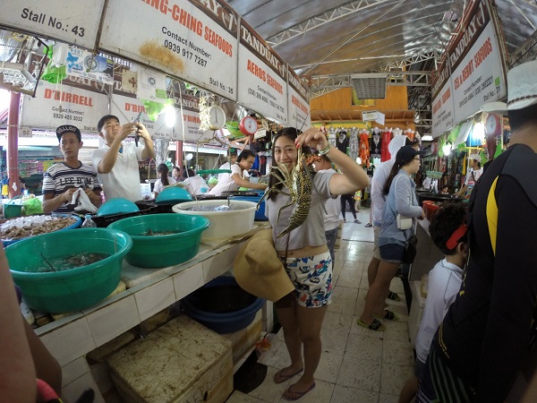 The d'talipapa. I am holding a live lobster in this picture.
