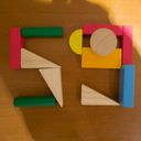 Coloured wooden blocks of a variety of shapes and colours make a five and a nine.