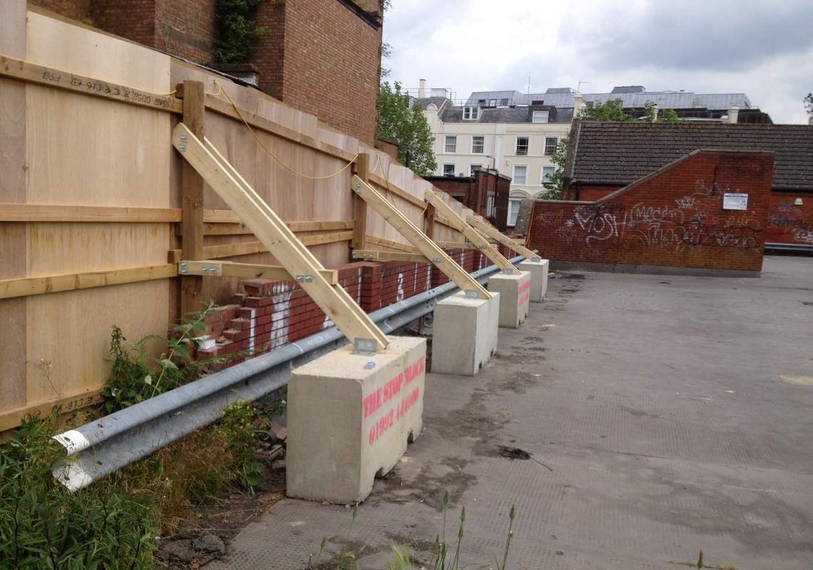 Free Standing Timber Hoarding Nationwide Installation SafeSite