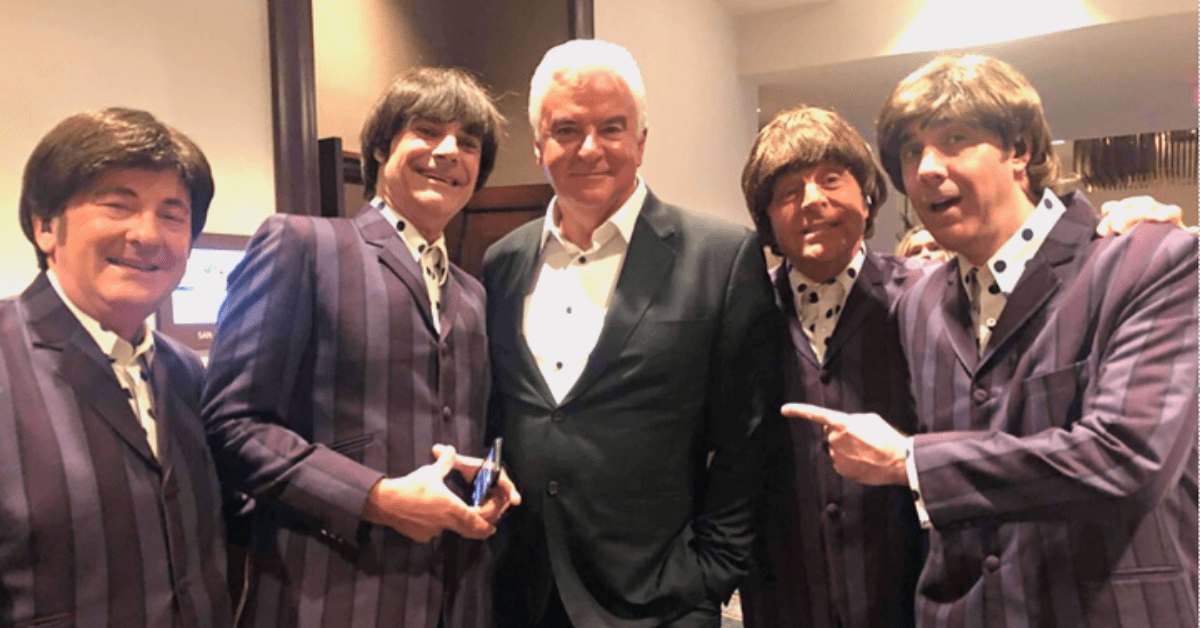 A photo of John O'Hurley and the members of the band Sixtiesmania at the 2021 PM Group Kings and Queens of Good Hearts Gala