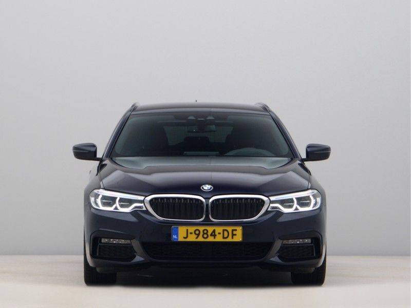 BMW 5 Serie 520i Touring High Exe M-Sport afbeelding 6