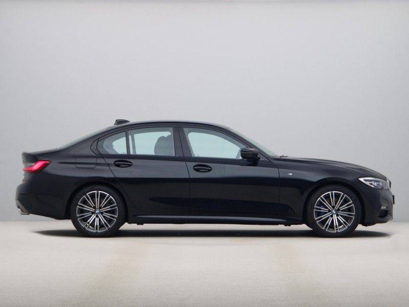 BMW 3 Serie 330i Exe M-Sport afbeelding 8