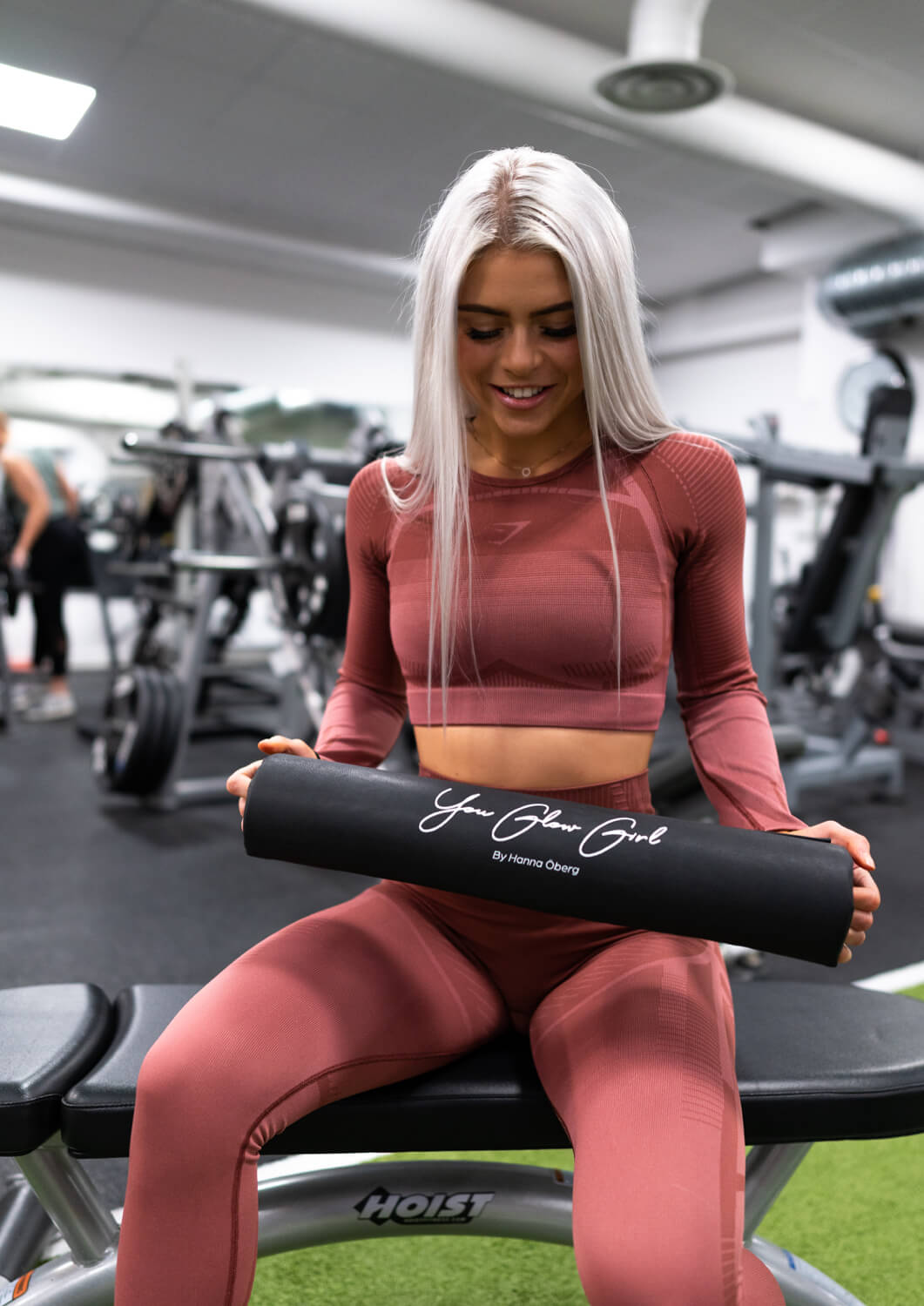 Feel the beet. Hanna Öberg styling the Flex Sports Bra and Leggings in Beet  Marl and Chalk Pink.