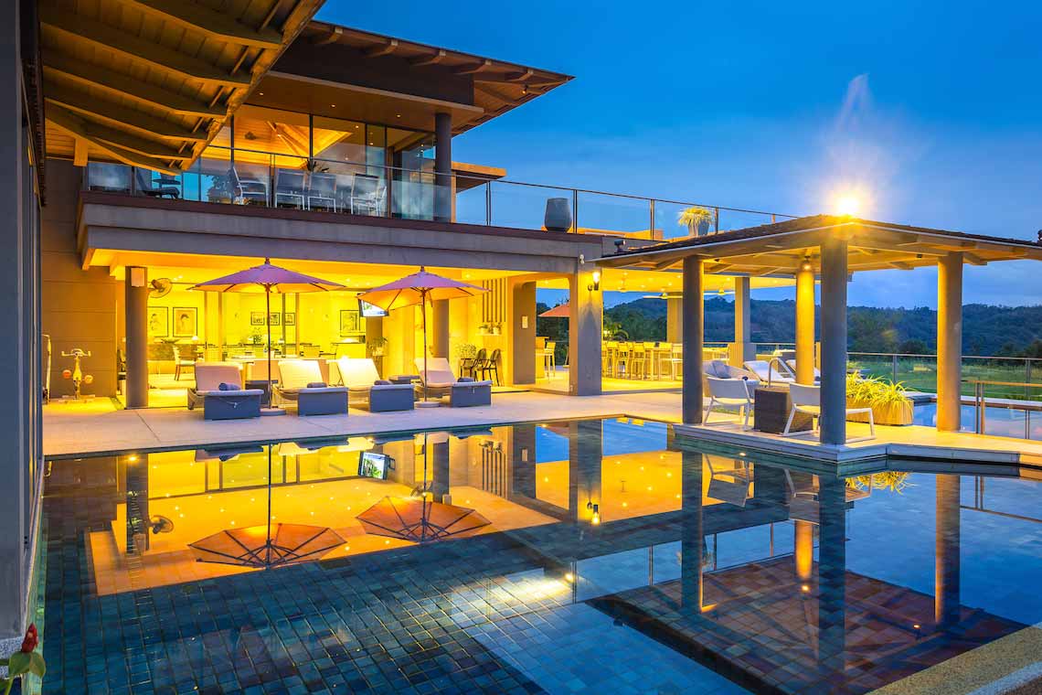 La Colline Villa Suriyan poolsude dining room