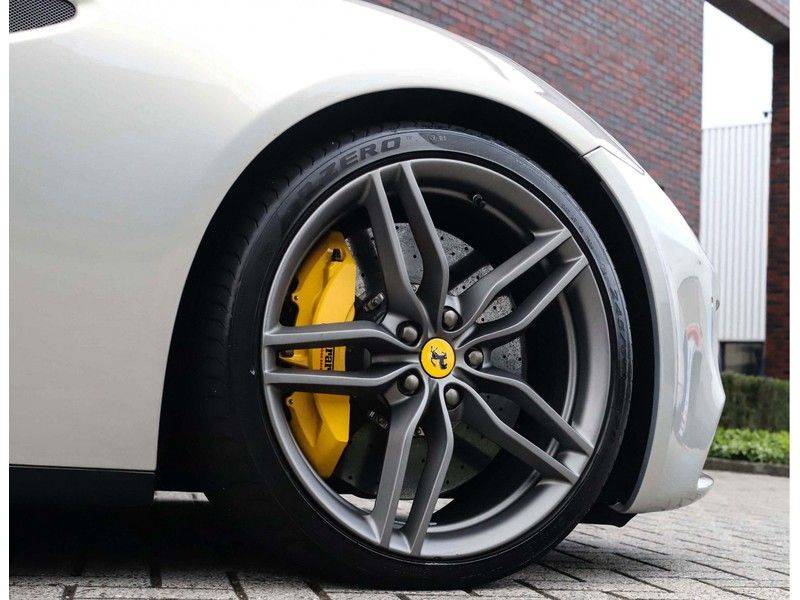 Ferrari FF 6.3 V12 *Atelier car*Suspension lift*Camera’s*Import Zwisterland* afbeelding 7